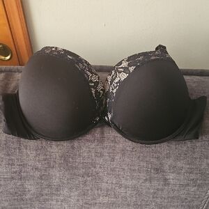Lace-Trim Black Push-Up Bra with Molded Cups